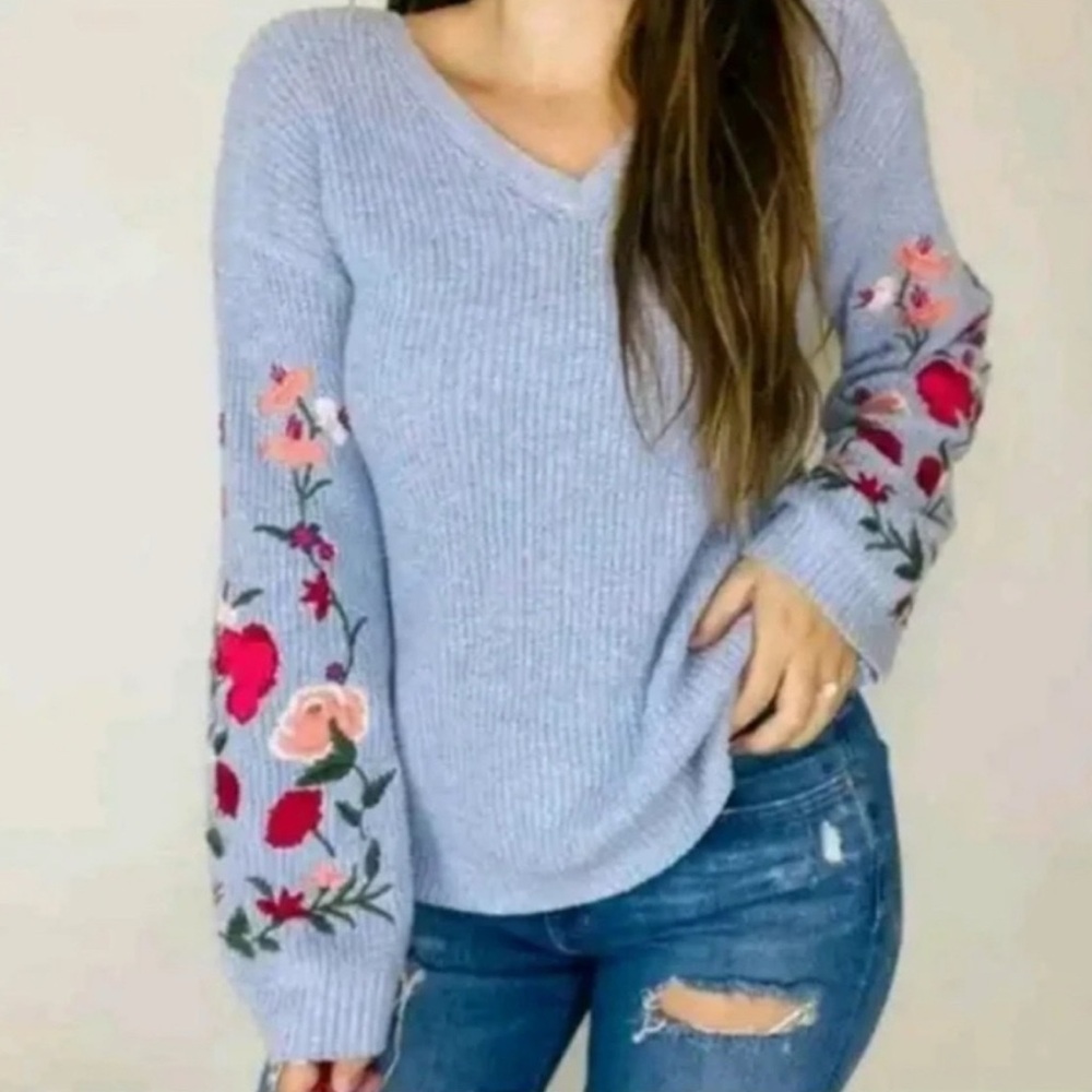 American Eagle Light Blue V-neck Floral Embroidered Sleeve Sweater